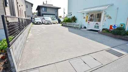 【駐車場】